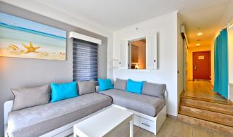Suite with sliding doors, balcony or terrace and whirlpool