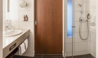 Salzkammergut Doppelzimmer Grimmingblick Badezimmer