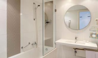 Familienzimmer mit Verbindungstür im Haupthaus