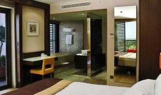 Deluxe Room Land View