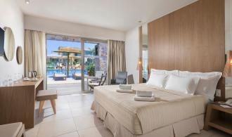 WORKATION Standard Pool view terrace swimup