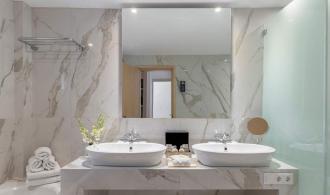 Family Suite Sea Front Badezimmer