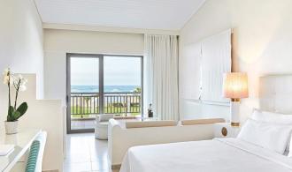 2 Bedroom Luxury Bungalow Suite Schlafzimmer