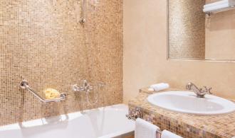 Grand Family Room Sea View Badezimmer