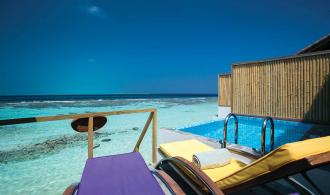 Water Villa mit Pool