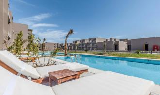 Swim-up Pool