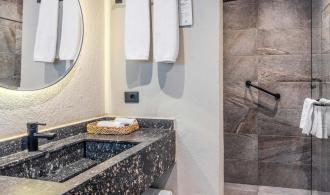 Familienzimmer Verbindungstür Naga Bay Badezimmer