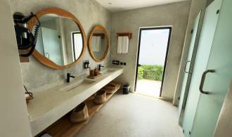 Swim-Up Juniorsuite Superior Badezimmer