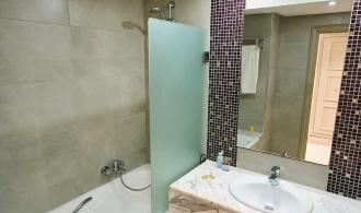 Africana Double Room Superior Swim-Up Badezimmer