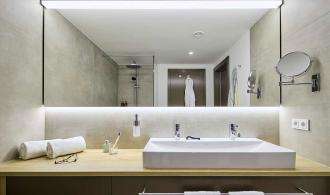 Alpenrose Zürs Family Room Badezimmer