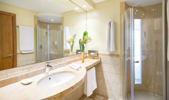 Cala Serena Double Room Classic Badezimmer