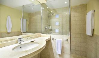 Cala Serena Double Room Superior Badezimmer