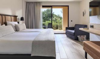 Cala Serena Double Room Superior Schlafzimmer renoviert